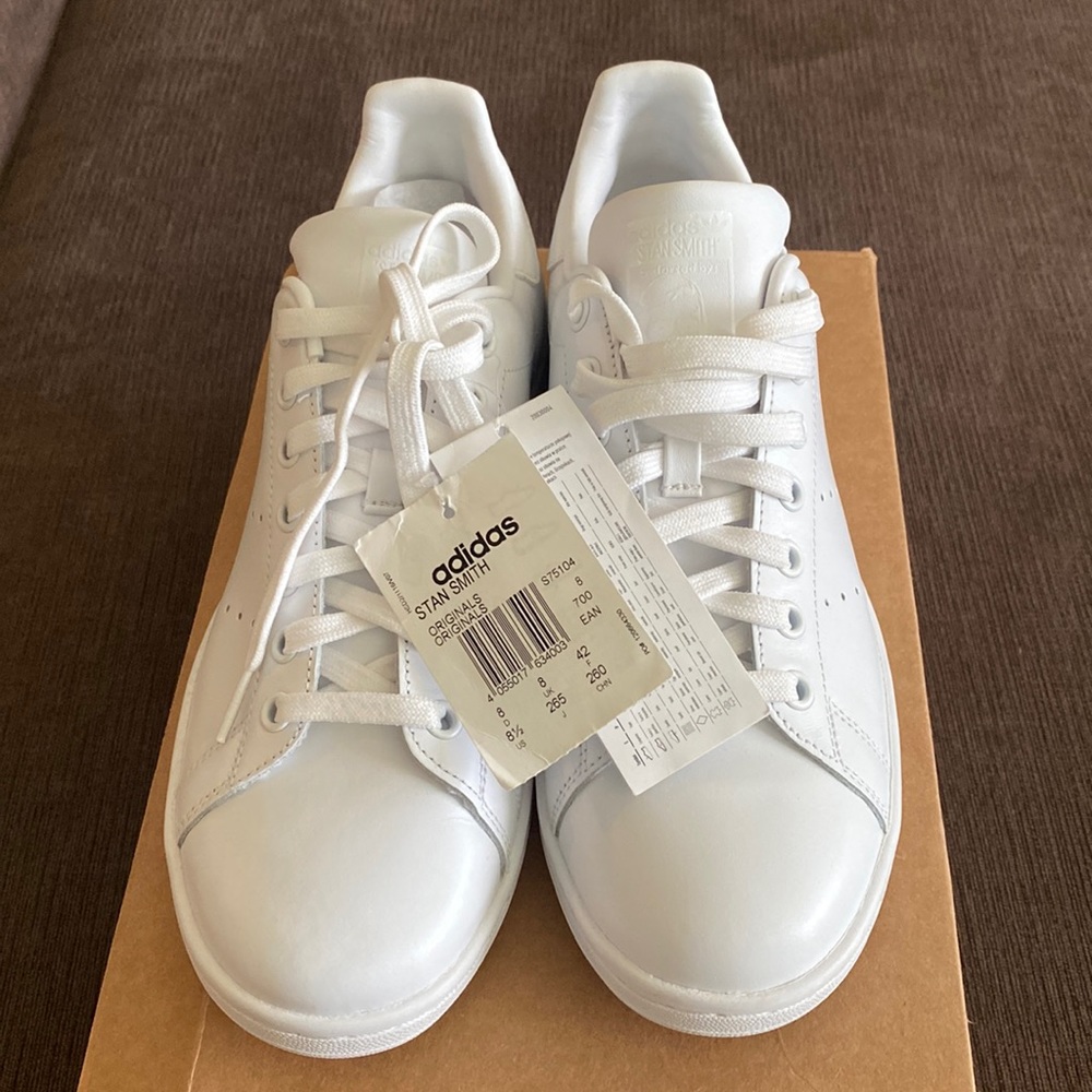 Brand new never worn. White Stan smiths unisex